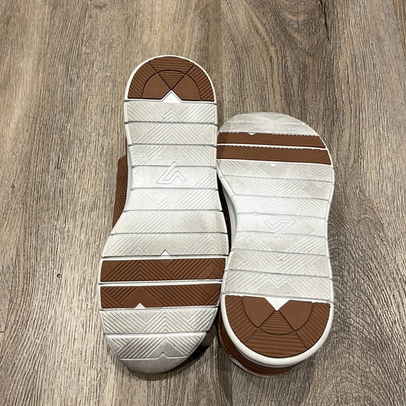 Men’s Vionic Brown Lace Up Shoes - pristine condition - Picture 6 of 7